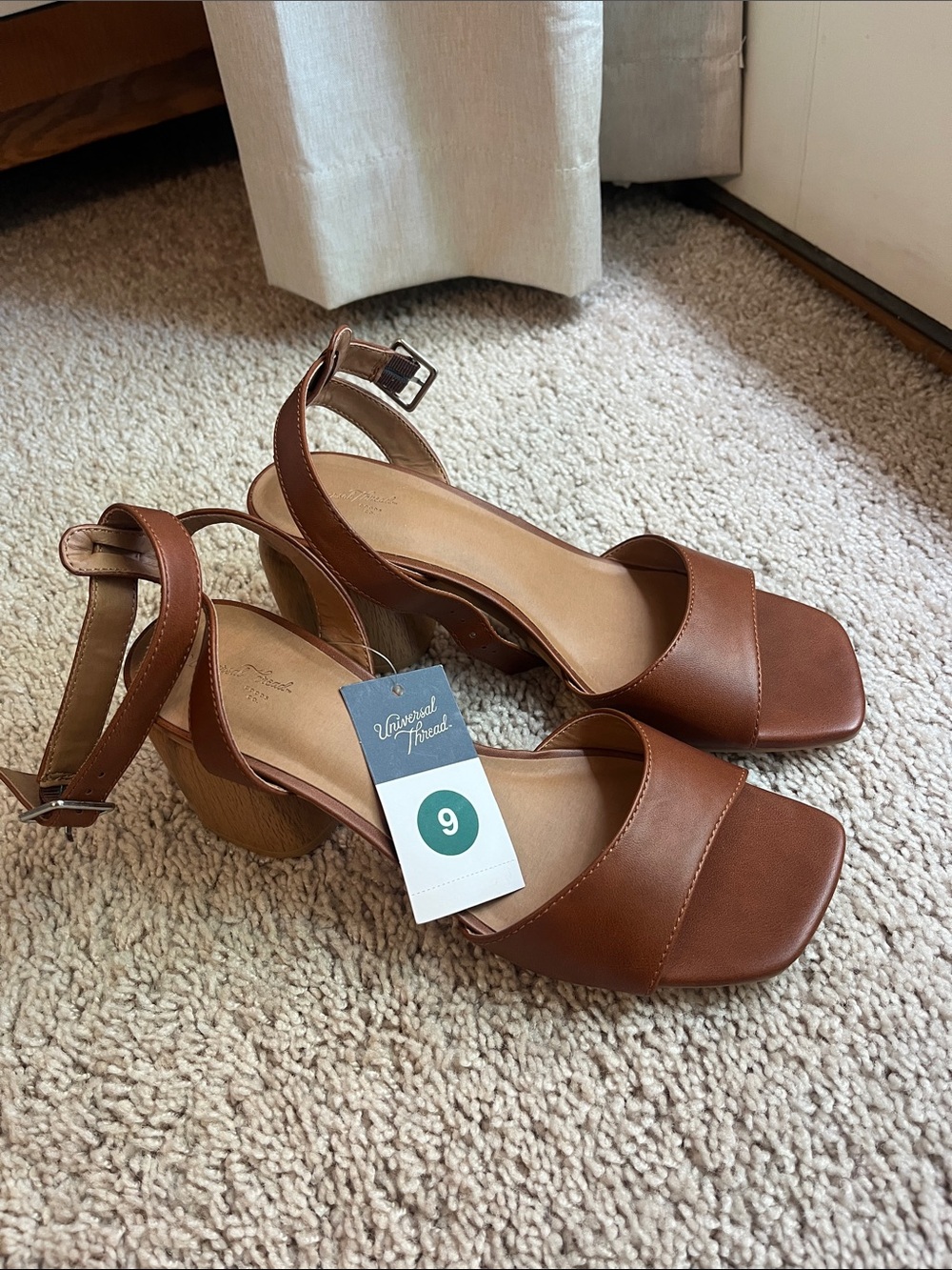 Universal Thread Tan Brown Block Heel Sandals
